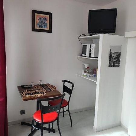 Gite Pour 6 Ou Chambre Pour 2 A Formigny Zewnętrze zdjęcie