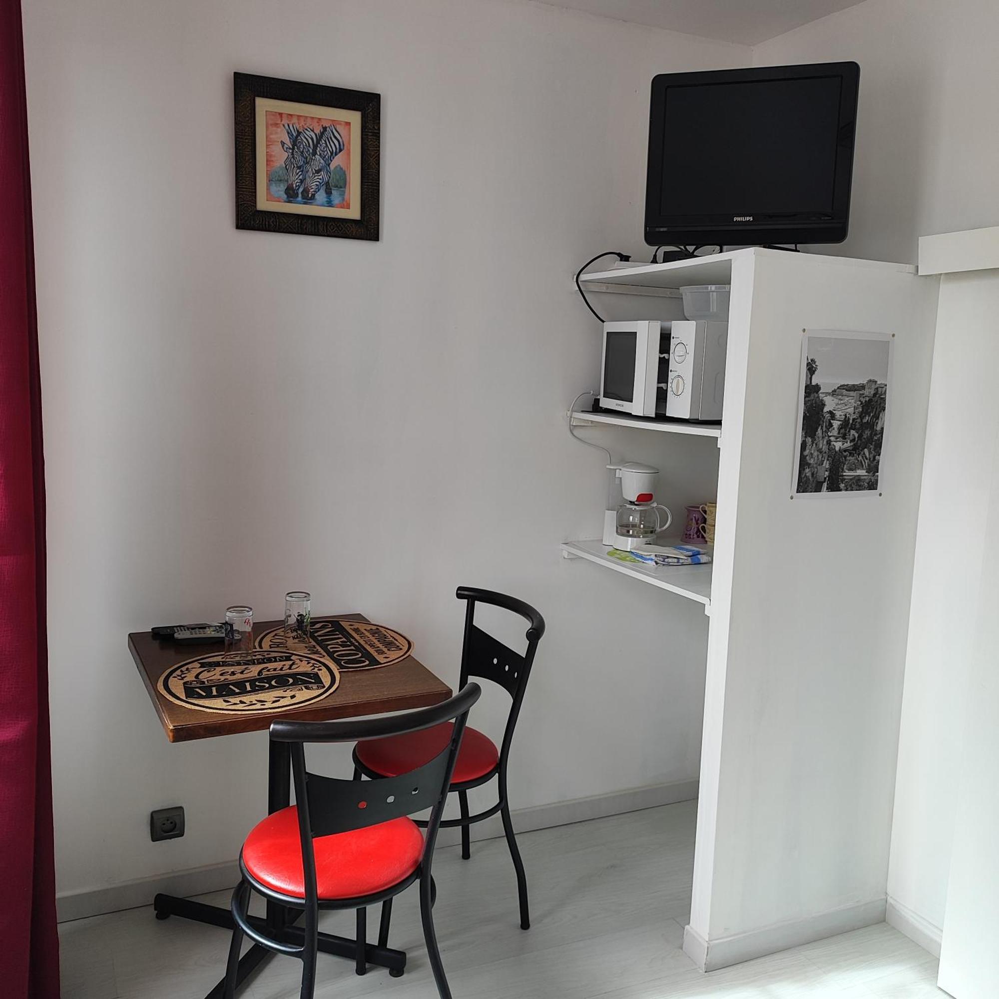 Gite Pour 6 Ou Chambre Pour 2 A Formigny Zewnętrze zdjęcie